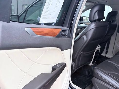 Used 2019 Lincoln MKC Select w/ MKC Climate Package FWD image 13