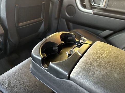 Used 2019 Land Rover Discovery Sport SE image 19