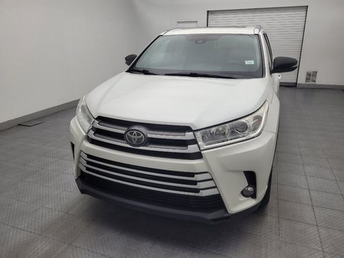 Used 2019 Toyota Highlander XLE FWD image 15
