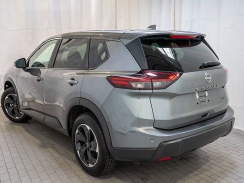 Used 2024 Nissan Rogue SV image 3