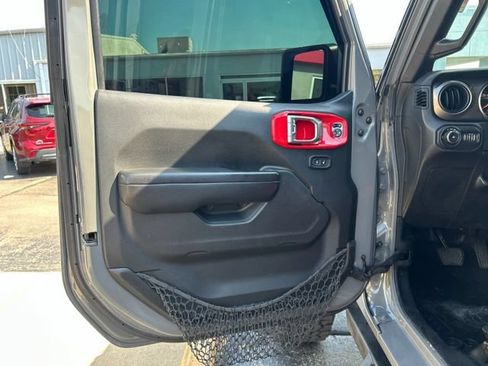 Used 2018 Jeep Wrangler Unlimited Sport S AWD/4WD image 34