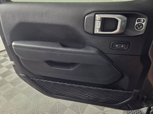 Used 2021 Jeep Wrangler Unlimited Sahara AWD/4WD image 18