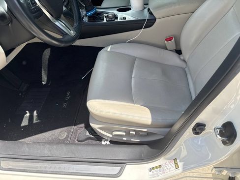 Used 2021 INFINITI Q50 Luxe w/ Seat & Sound Package RWD image 4