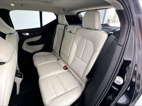 New 2026 Volvo XC40 B5 Ultra w/ Protection Package Premier AWD/4WD image 17