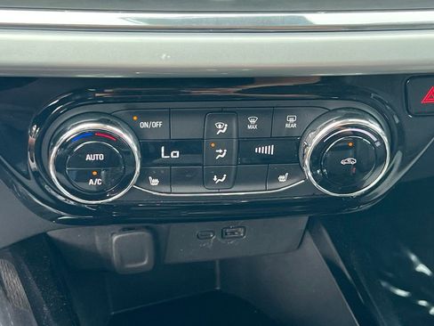 Used 2025 Chevrolet Trax LT w/ LT Convenience Package FWD image 28