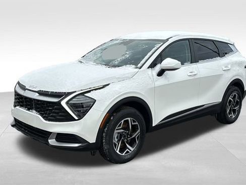 Used 2024 Kia Sportage LX image 2