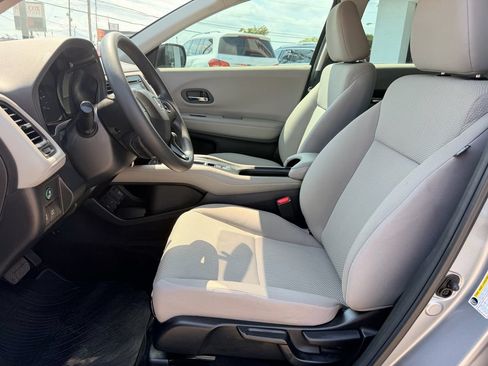 Used 2017 Honda HR-V LX image 12