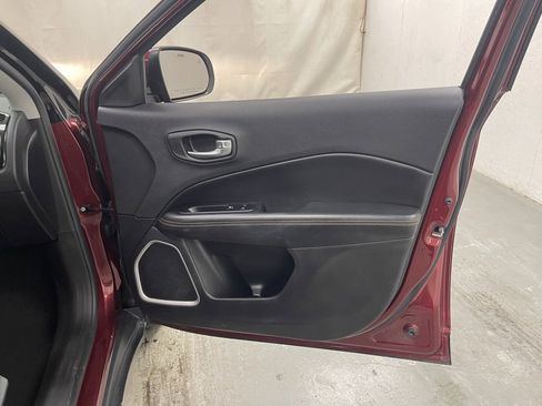 Used 2021 Jeep Compass Limited image 9