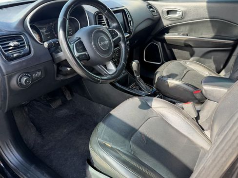 Used 2018 Jeep Compass Limited w/ Navigation Group FWD image 2