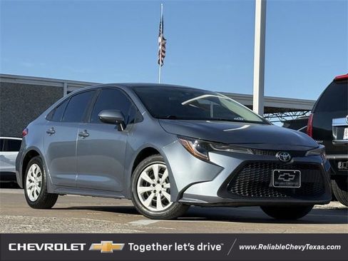 Used 2022 Toyota Corolla LE image 2