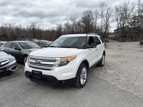 Used 2013 Ford Explorer XLT AWD/4WD image 2
