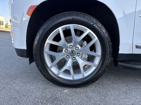 Used 2023 GMC Yukon SLT w/ SLT Premium Package RWD image 13