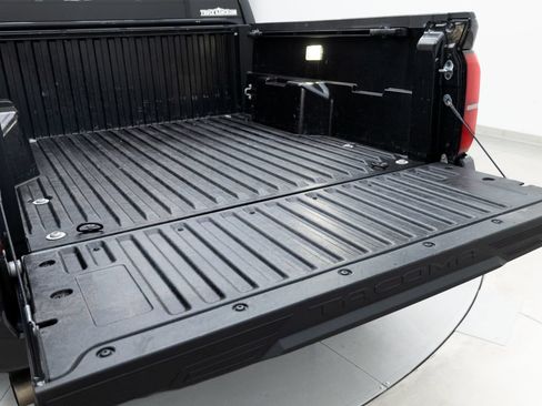 Used 2025 Toyota Tacoma SR5 AWD/4WD image 18