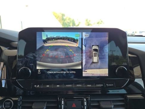 Used 2022 Nissan Pathfinder SL AWD/4WD image 12