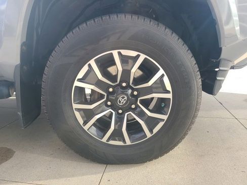 Used 2020 Toyota Tacoma TRD Sport image 9
