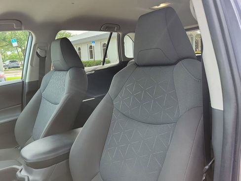 Used 2022 Toyota RAV4 XLE AWD/4WD image 13