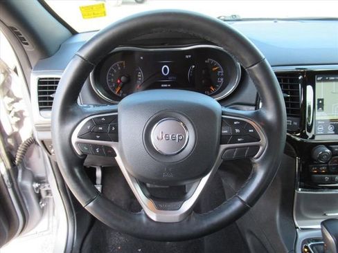 Used 2021 Jeep Grand Cherokee Laredo X image 16