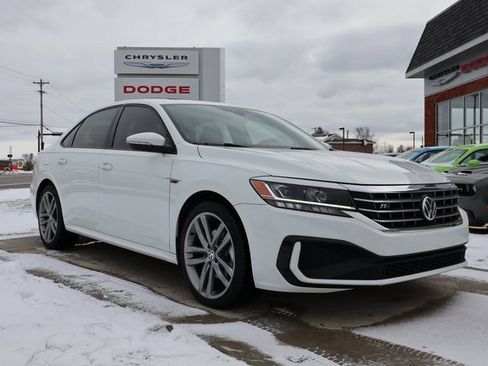 Used 2021 Volkswagen Passat 2.0T R-Line image 3