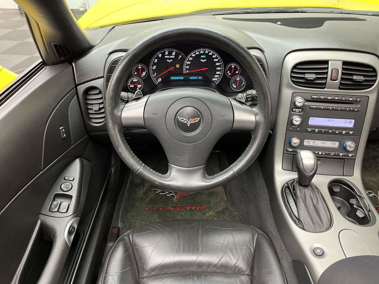 Used 2007 Chevrolet Corvette Coupe w/ Performance Package RWD image 10