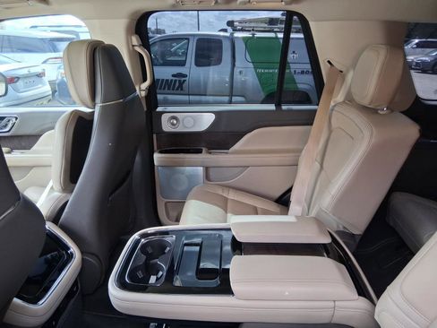 Used 2024 Lincoln Navigator Reserve AWD/4WD image 9