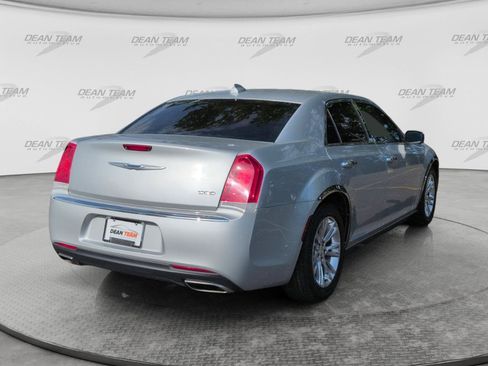 Used 2019 Chrysler 300 Touring w/ Quick Order Package 2EF RWD image 7