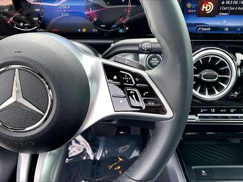 Used 2025 Mercedes-Benz GLB 250 image 24