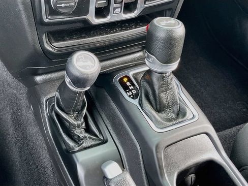 Used 2021 Jeep Wrangler Unlimited Sport AWD/4WD image 17