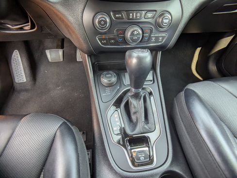 Used 2022 Jeep Cherokee Limited AWD/4WD image 23