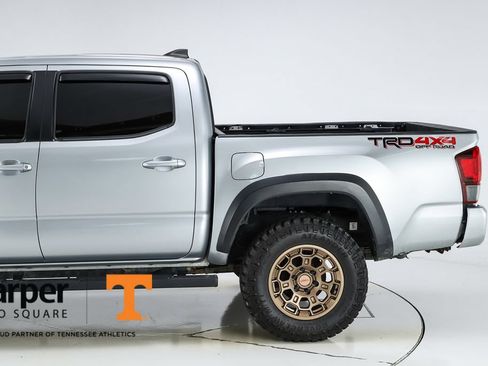 Used 2019 Toyota Tacoma TRD Off-Road w/ Technology Package AWD/4WD image 40