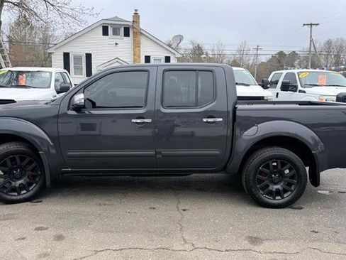 Used 2013 Nissan Frontier SL image 9