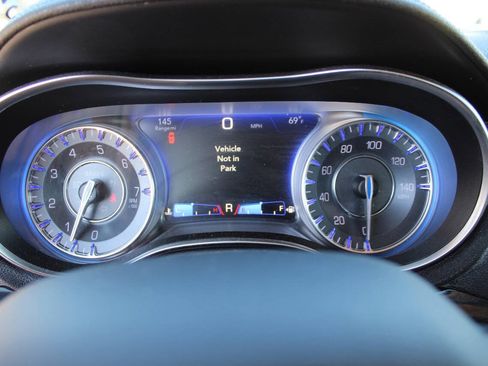 Used 2016 Chrysler 300 Limited AWD/4WD image 12