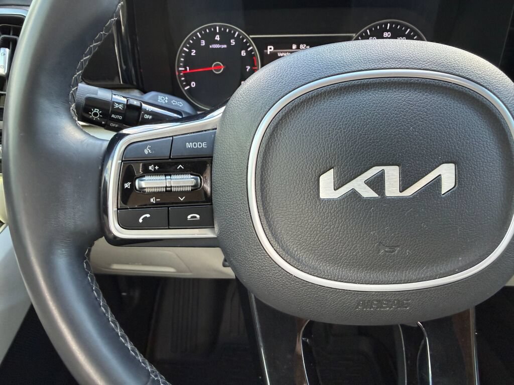 Used 2023 Kia Sorento EX w/ Panoramic Sunroof Package FWD image 16