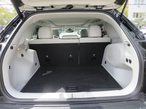 Used 2019 Jeep Cherokee Limited AWD/4WD image 26