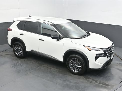 Used 2024 Nissan Rogue S AWD/4WD image 30