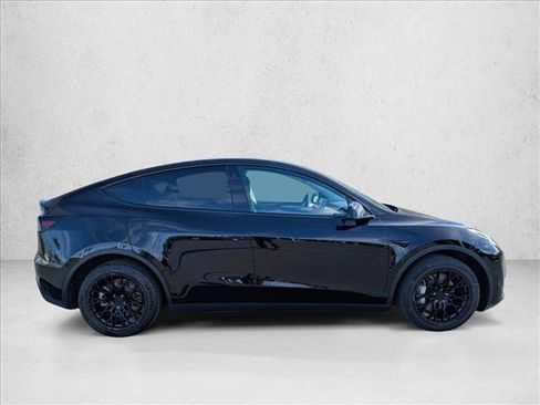 Used 2022 Tesla Model Y Long Range image 4