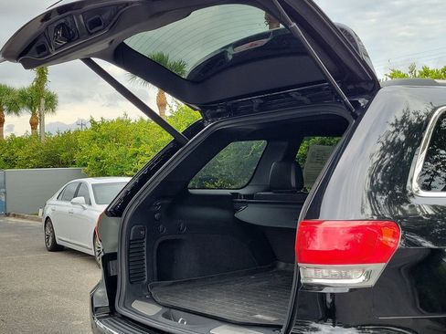 Used 2019 Jeep Grand Cherokee Limited AWD/4WD image 15