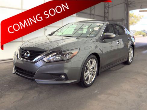 Used 2017 Nissan Altima 3.5 SL w/ 3.5 Technology Package FWD image 1