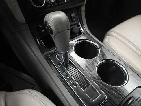 Used 2016 Chevrolet Traverse LT image 23