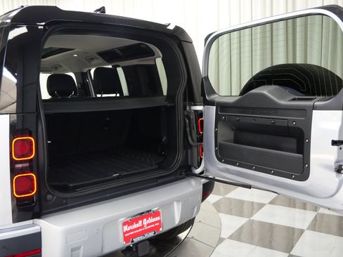 Used 2020 Land Rover Defender 110 First Edition image 40