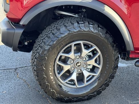 Used 2025 Ford Bronco Badlands image 40