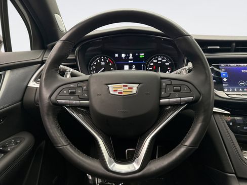 Used 2024 Cadillac XT6 Sport w/ Technology Package image 12