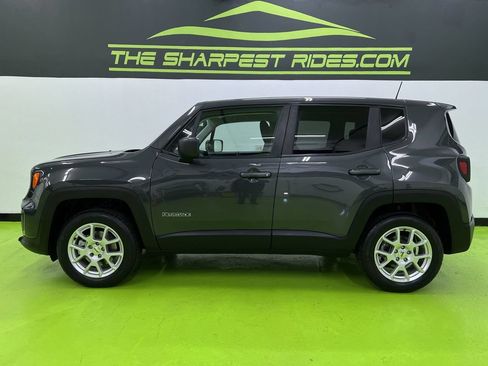 Used 2023 Jeep Renegade Latitude AWD/4WD image 6
