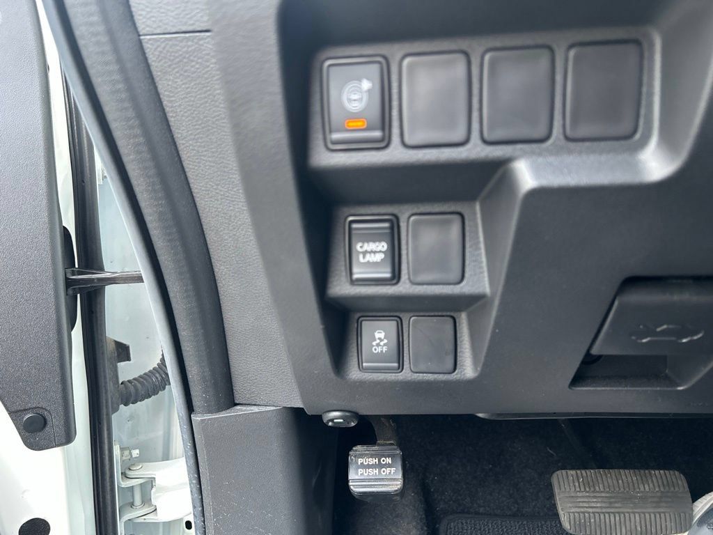 Certified 2025 Nissan Frontier SV RWD image 18