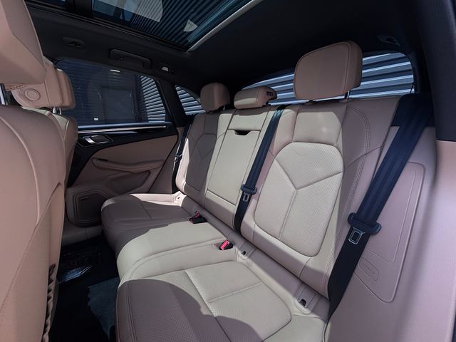 Certified 2026 Porsche Macan AWD/4WD image 25