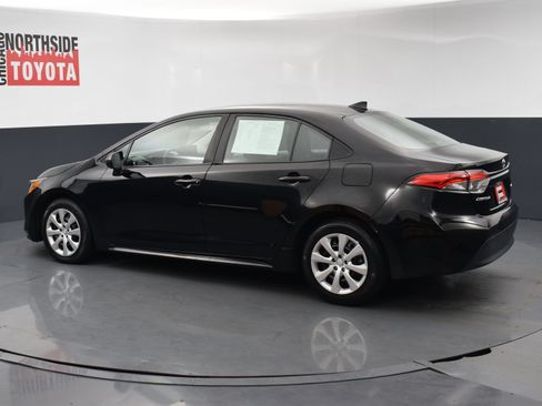 Used 2025 Toyota Corolla LE FWD image 2