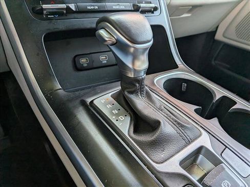 Used 2023 Kia Carnival LX image 11