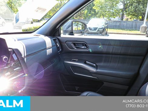Used 2025 Nissan Pathfinder Rock Creek AWD/4WD image 38