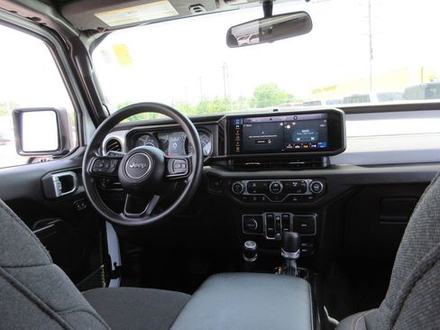 Used 2024 Jeep Gladiator Sport AWD/4WD image 23