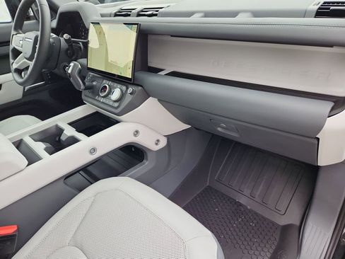 New 2026 Land Rover Defender 110 X-Dynamic SE image 26