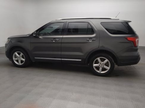Used 2018 Ford Explorer XLT w/ Equipment Group 201A FWD image 3